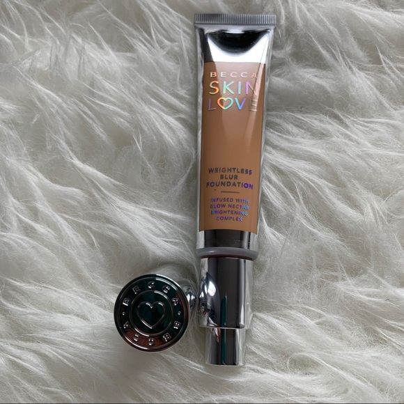 Becca Weightless Blur Foundation in Noisette - Picture 1 of 4